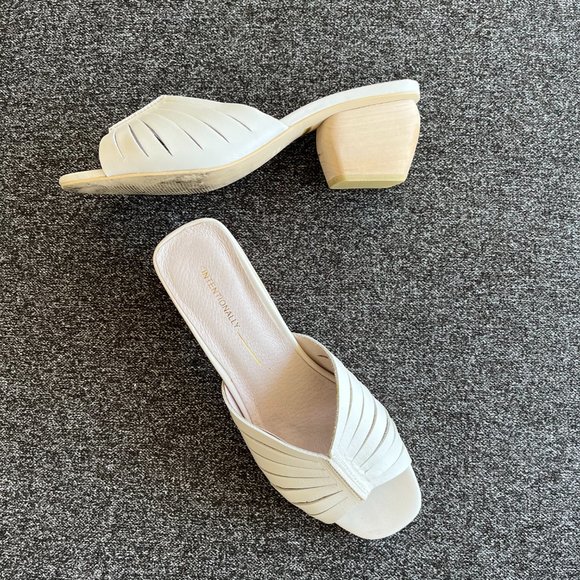 Intentionally Blank Shoes - Picture 5 of 5